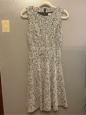Calvin Klein Black & White Textured Sleeveless Midi Dress